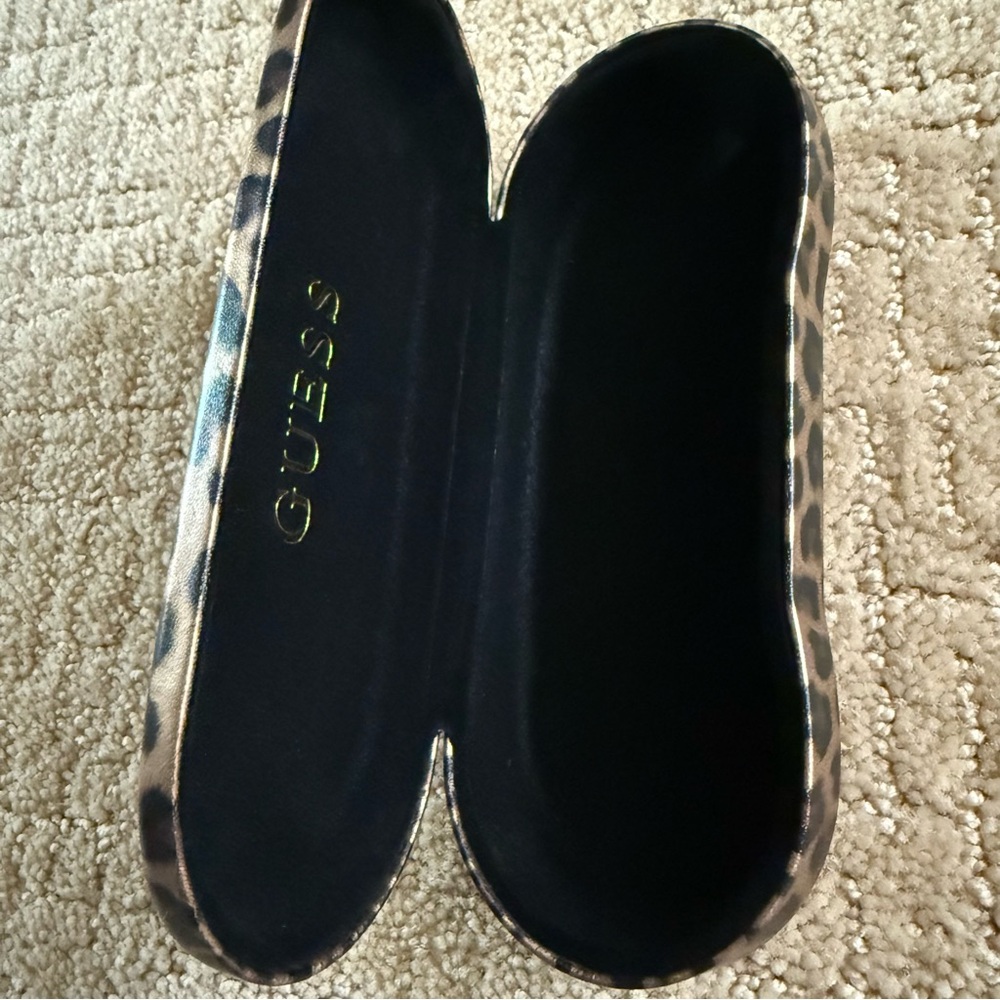 Leopard Glasses Case - Picture 3 of 4